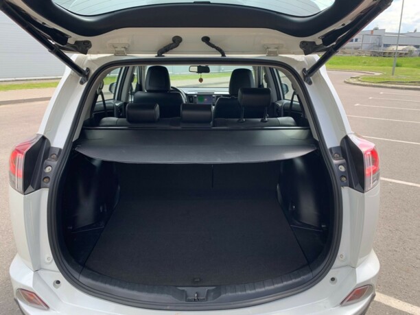 Toyota RAV4 IV (XA40) · Рестайлинг, 5 мест, 2017 г.