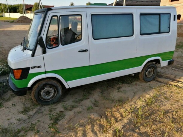 Mercedes-Benz T1 (207D-410D) грузопассажирский, 1989 г.