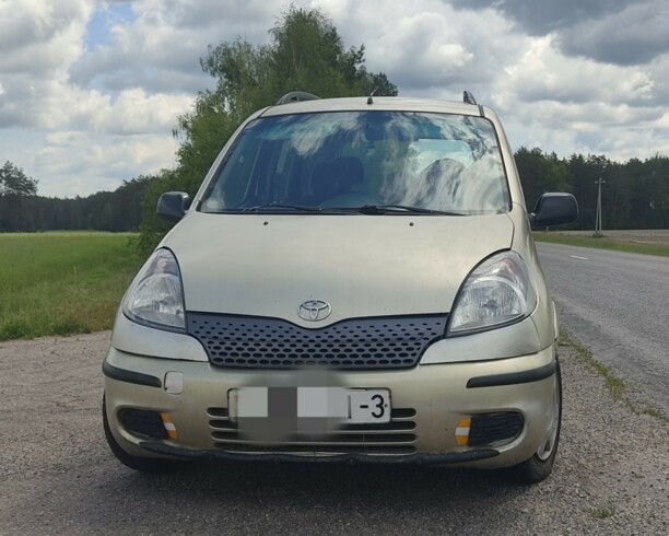 Toyota Yaris Verso, 2002 г.