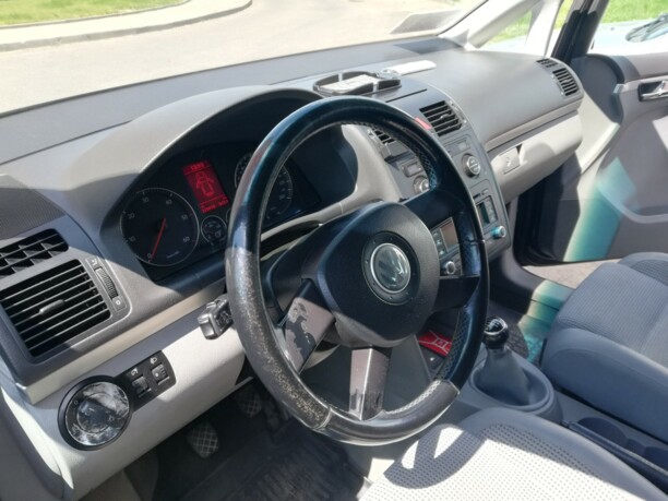 Volkswagen Touran I, 7 мест, 2005 г.
