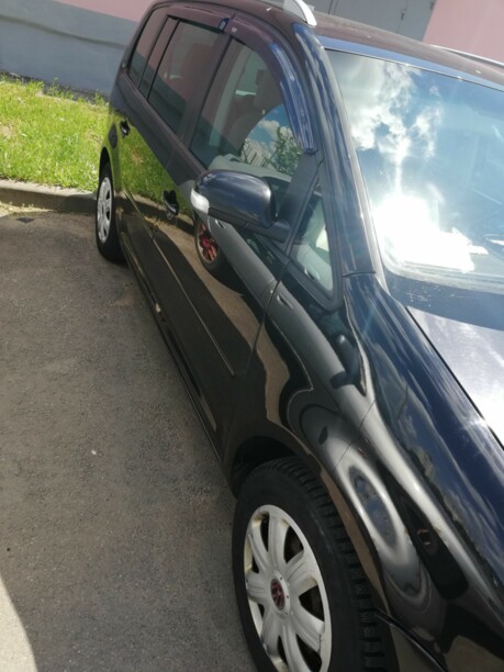 Volkswagen Touran I, 7 мест, 2005 г.
