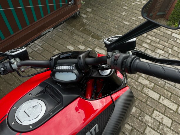 Ducati Diavel Carbon, 2015 г.