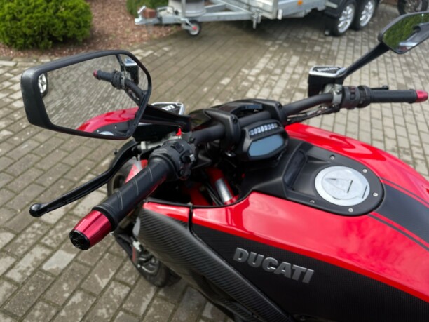 Ducati Diavel Carbon, 2015 г.
