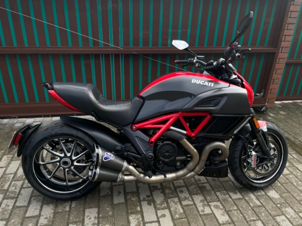 Ducati Diavel Carbon, 2015 г.