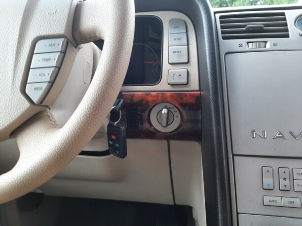 Lincoln Navigator II, 7 мест, 2003 г.