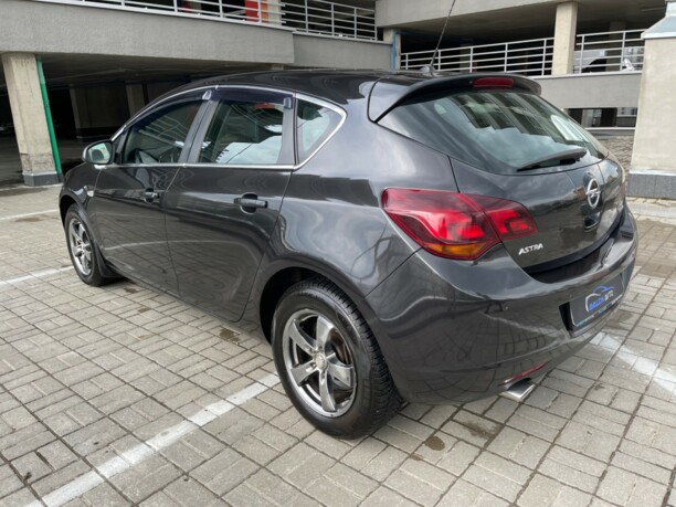 Opel Astra J, 2010 г.