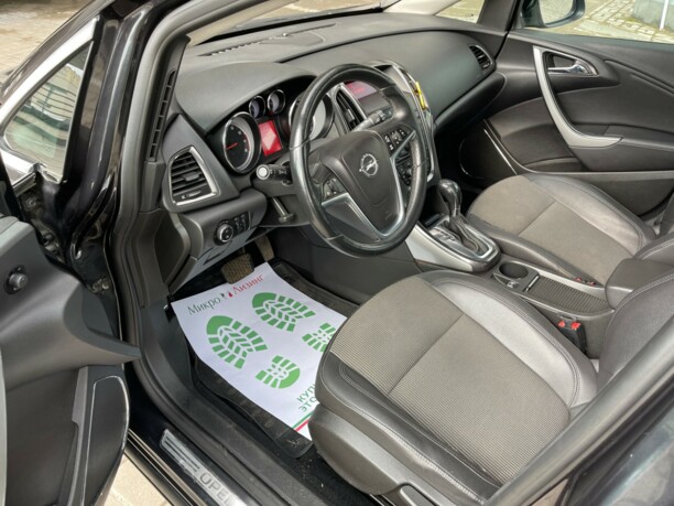 Opel Astra J, 2010 г.