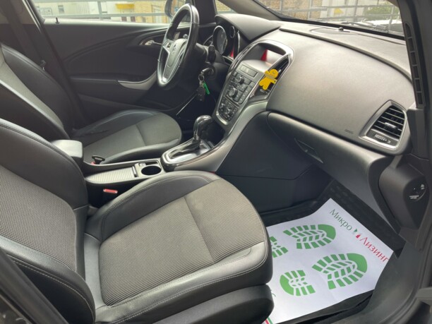 Opel Astra J, 2010 г.