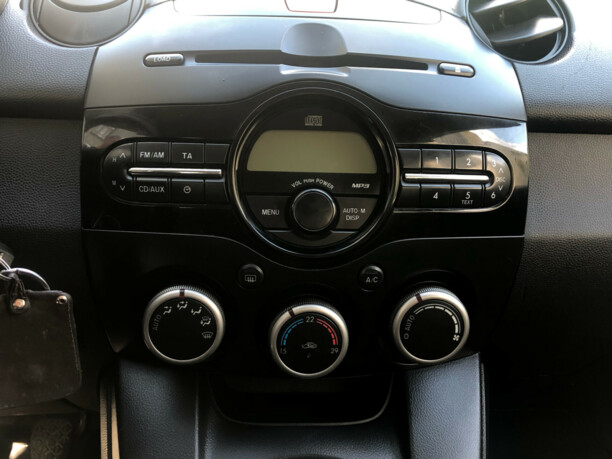 Mazda 2 II · Рестайлинг, 2011 г.