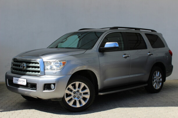 Toyota Sequoia II, 7 мест, 2010 г.