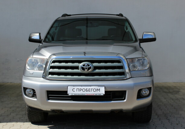 Toyota Sequoia II, 7 мест, 2010 г.