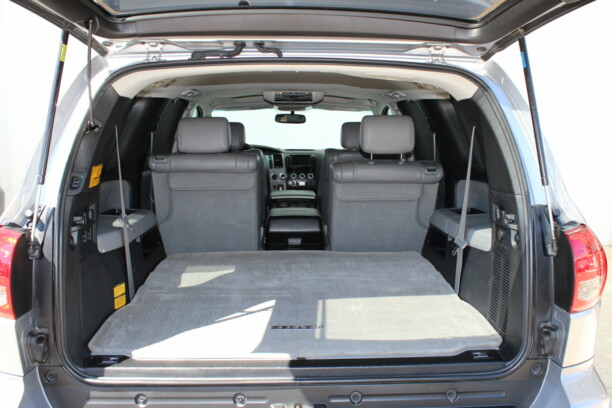 Toyota Sequoia II, 7 мест, 2010 г.