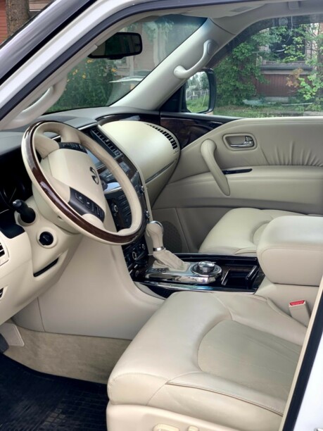 Infiniti QX56 II, 7 мест, 2012 г.