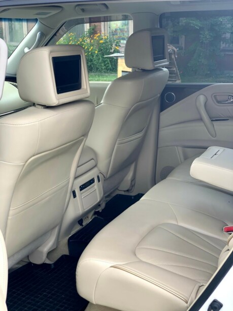 Infiniti QX56 II, 7 мест, 2012 г.