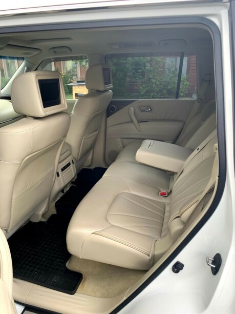 Infiniti QX56 II, 7 мест, 2012 г.