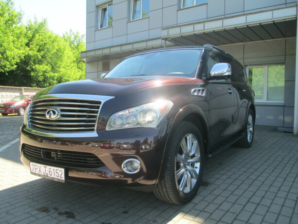 Infiniti QX56 II, 7 мест, 2010 г.