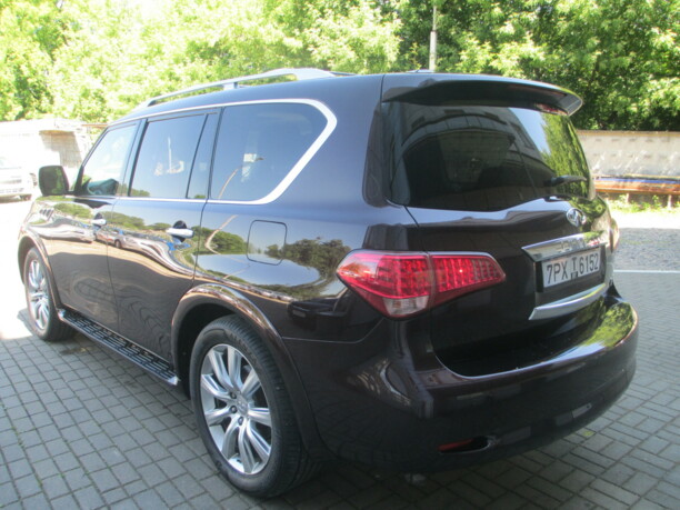 Infiniti QX56 II, 7 мест, 2010 г.