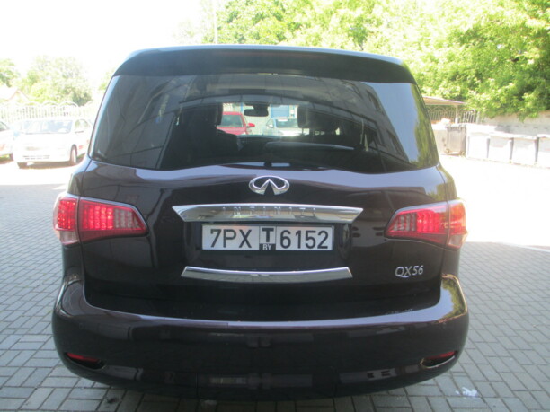 Infiniti QX56 II, 7 мест, 2010 г.
