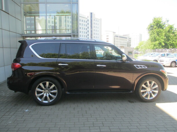 Infiniti QX56 II, 7 мест, 2010 г.