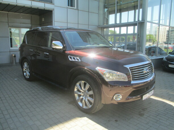 Infiniti QX56 II, 7 мест, 2010 г.