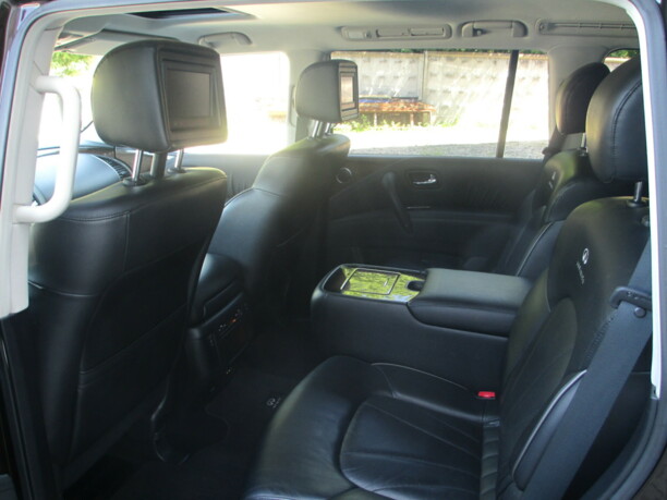 Infiniti QX56 II, 7 мест, 2010 г.