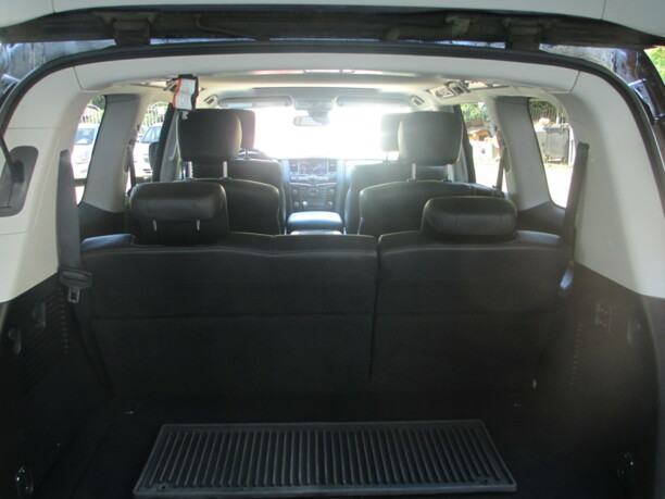 Infiniti QX56 II, 7 мест, 2010 г.