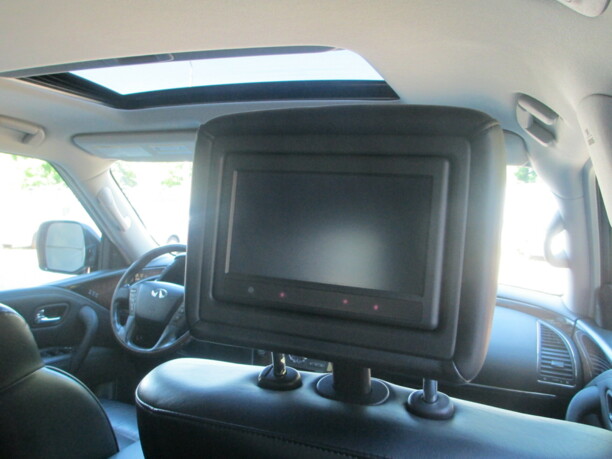 Infiniti QX56 II, 7 мест, 2010 г.