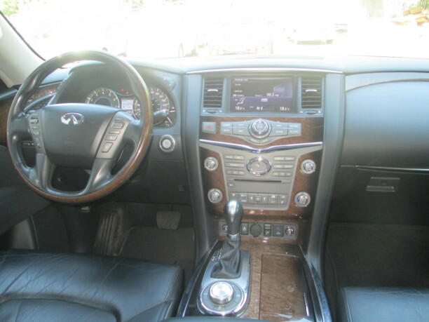 Infiniti QX56 II, 7 мест, 2010 г.