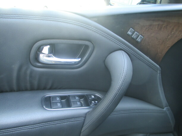 Infiniti QX56 II, 7 мест, 2010 г.