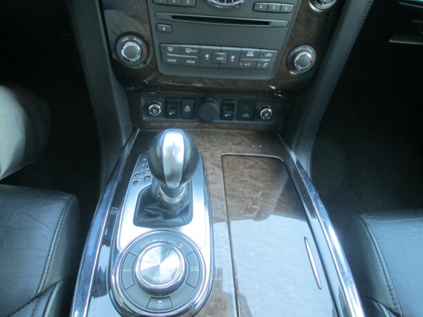 Infiniti QX56 II, 7 мест, 2010 г.