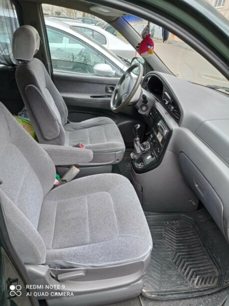 Kia Carnival I, 7 мест, 2000 г.