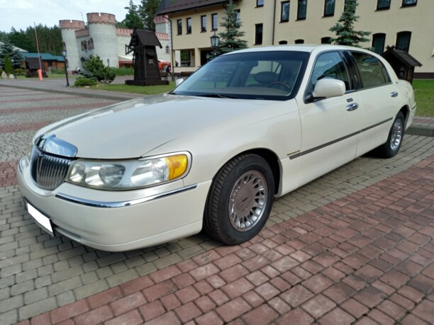 Lincoln Town Car III, 2001 г.