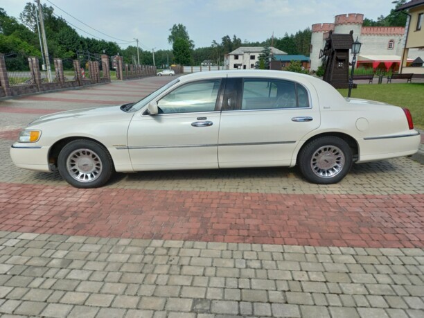 Lincoln Town Car III, 2001 г.