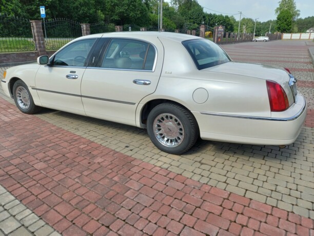 Lincoln Town Car III, 2001 г.