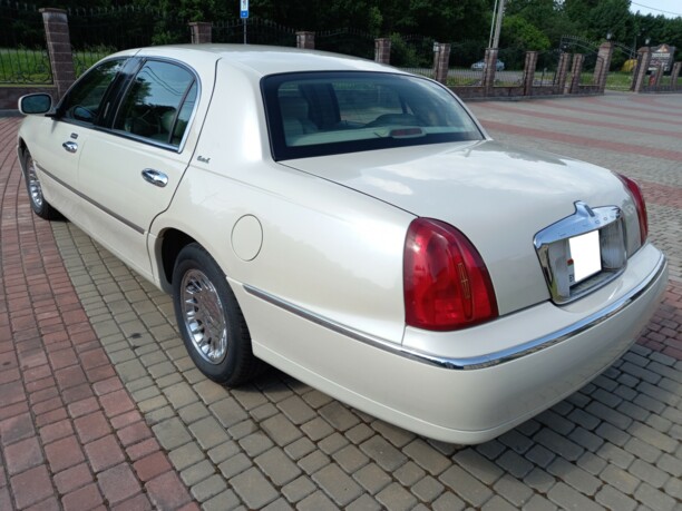 Lincoln Town Car III, 2001 г.
