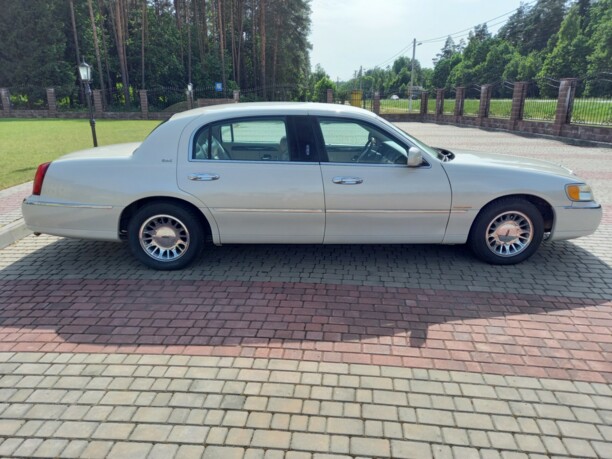 Lincoln Town Car III, 2001 г.