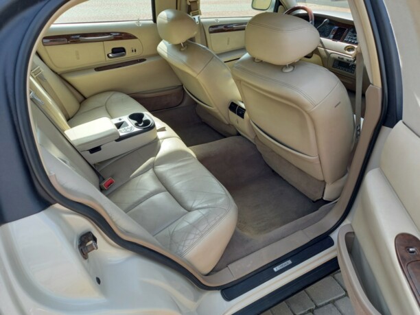 Lincoln Town Car III, 2001 г.