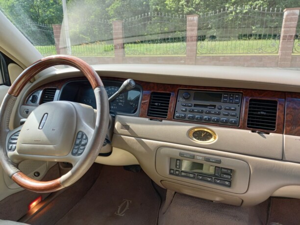 Lincoln Town Car III, 2001 г.