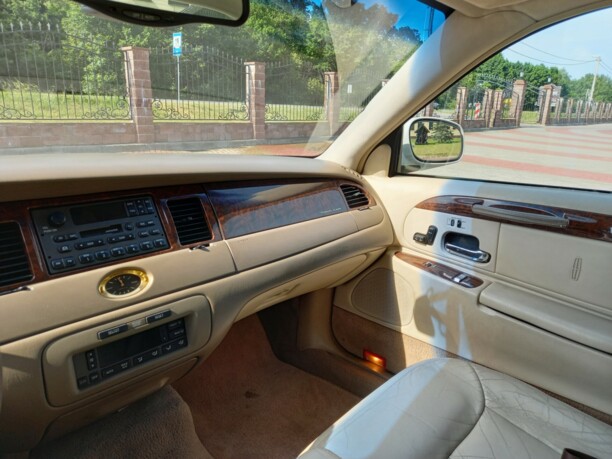 Lincoln Town Car III, 2001 г.