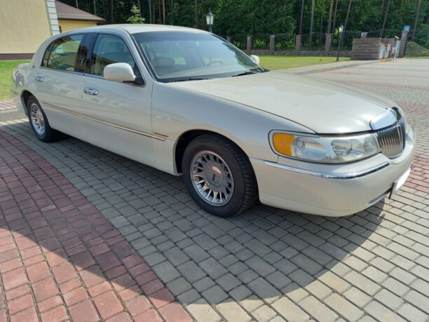 Lincoln Town Car III, 2001 г.