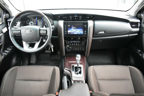 Toyota Fortuner II , 7 мест, 2020 г.