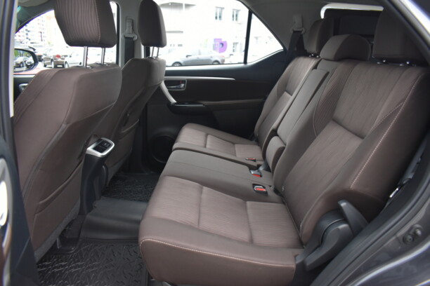 Toyota Fortuner II , 7 мест, 2020 г.