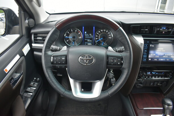 Toyota Fortuner II , 7 мест, 2020 г.
