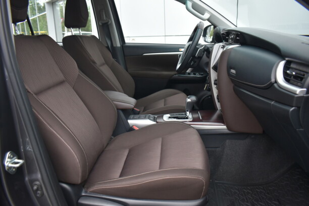 Toyota Fortuner II , 7 мест, 2020 г.