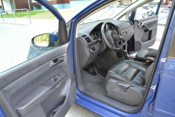 Volkswagen Touran II, 7 мест, 2010 г.