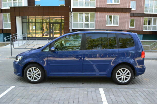 Volkswagen Touran II, 7 мест, 2010 г.