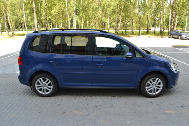 Volkswagen Touran II, 7 мест, 2010 г.