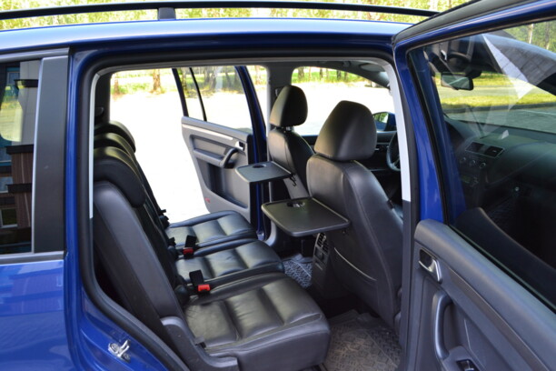 Volkswagen Touran II, 7 мест, 2010 г.