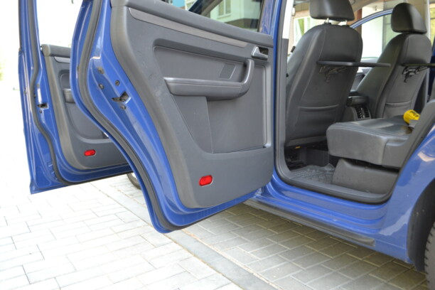 Volkswagen Touran II, 7 мест, 2010 г.