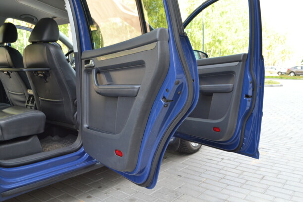 Volkswagen Touran II, 7 мест, 2010 г.
